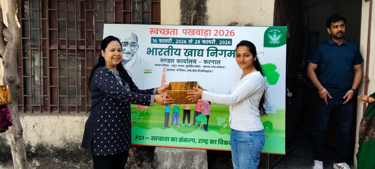 FciKarnal's tweet photo. #स्वच्छतापखवाड़ा2026 सफाई अभियान के अंतर्गत दिनांक 27.02.2026 को #भारतीय_खाद्य_निगम, मंडल कार्यालय करनाल में स्वच्छता पखवाड़ा 2026 समापन समारोह मनाया गया जिसमें कर्मचरियों को उपहार देकर सम्मानित किया गया। 
 @FCI_Delhi @FCI_India
@FCIHARYANA #SwachhtaHiSeva
#स्वच्छता https://t.co/ssC1h76ZyH