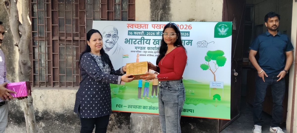 FciKarnal's tweet photo. #स्वच्छतापखवाड़ा2026 सफाई अभियान के अंतर्गत दिनांक 27.02.2026 को #भारतीय_खाद्य_निगम, मंडल कार्यालय करनाल में स्वच्छता पखवाड़ा 2026 समापन समारोह मनाया गया जिसमें कर्मचरियों को उपहार देकर सम्मानित किया गया। 
 @FCI_Delhi @FCI_India
@FCIHARYANA #SwachhtaHiSeva
#स्वच्छता https://t.co/ssC1h76ZyH