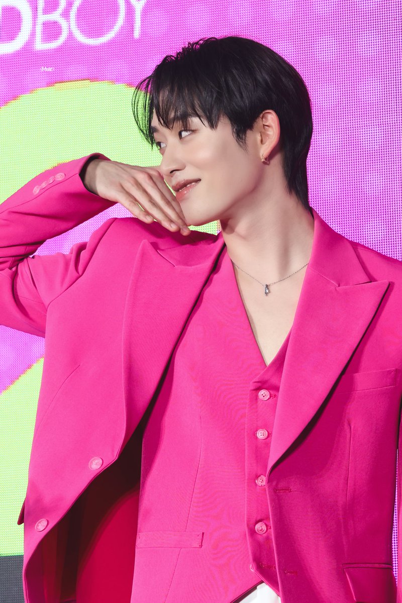 𝑀𝑈𝑆𝐸 tweet media