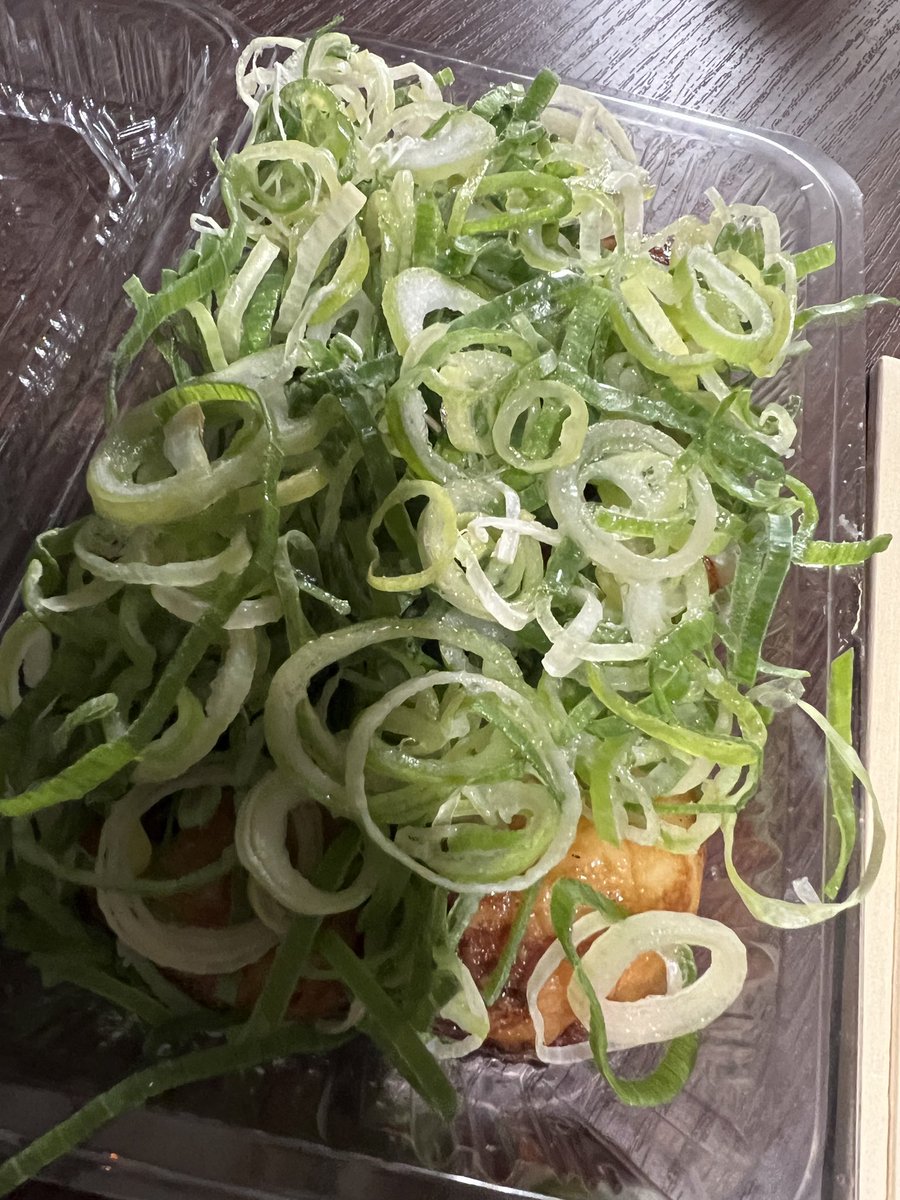大阪に着きました！ たこ焼きにネギをトッピングしたら、何なのか