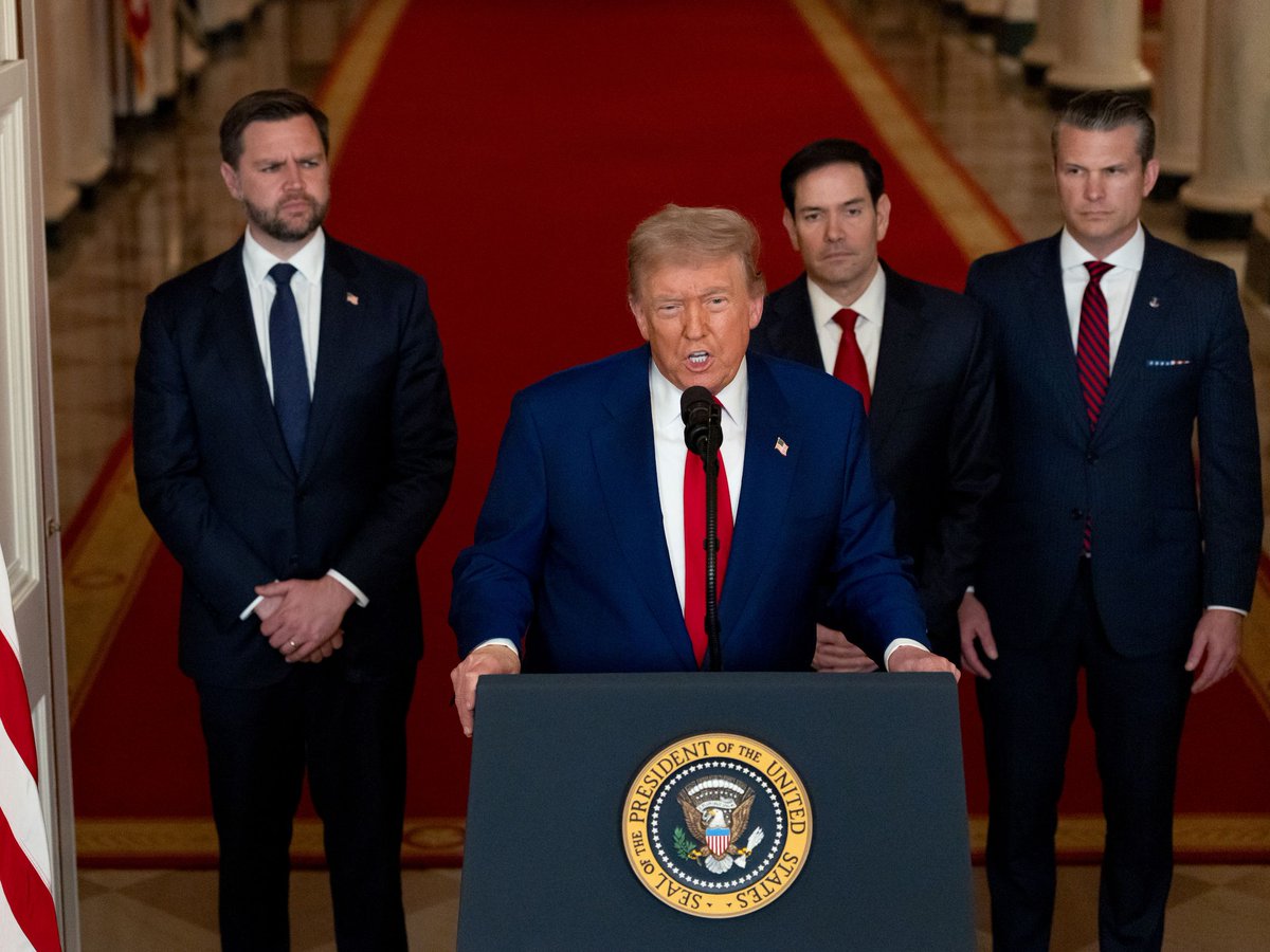 TRUMP_ARMY_'s tweet photo. Drop a ❤️, if you love this dream team! https://t.co/origr9pUqT