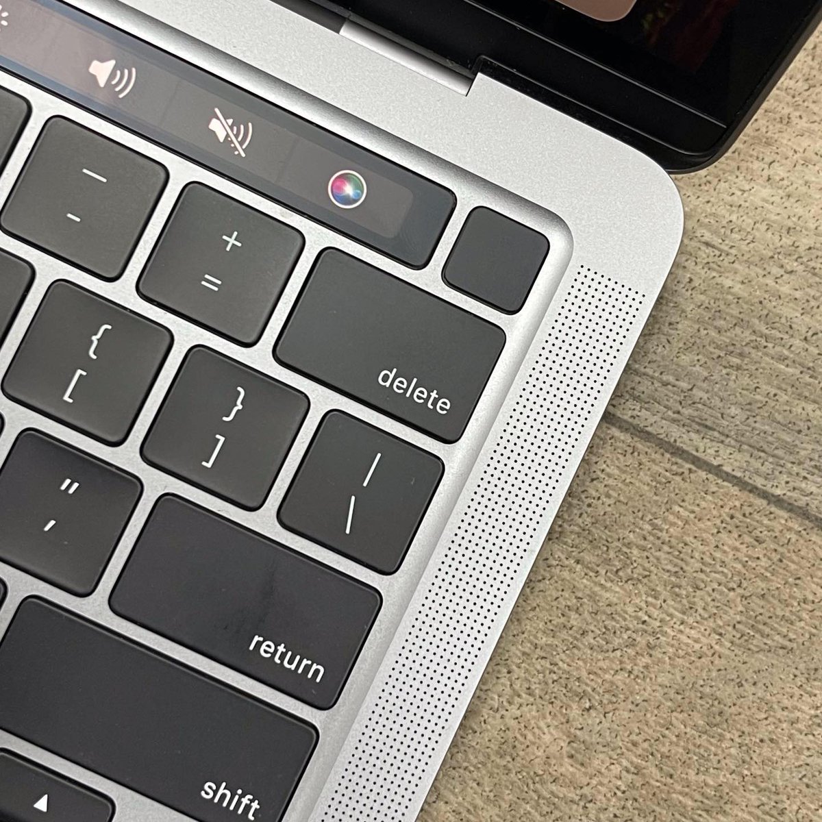 LaptopsArena's tweet photo. 2020 Apple MacBook Pro M1 Chip 13.3″ 8GB RAM  256GB SSD - Excellent Condition (Genuine parts)
KES 84,999.
~Battery Health: 100%
📷 Cycle Count: 28
Call 0721763763
