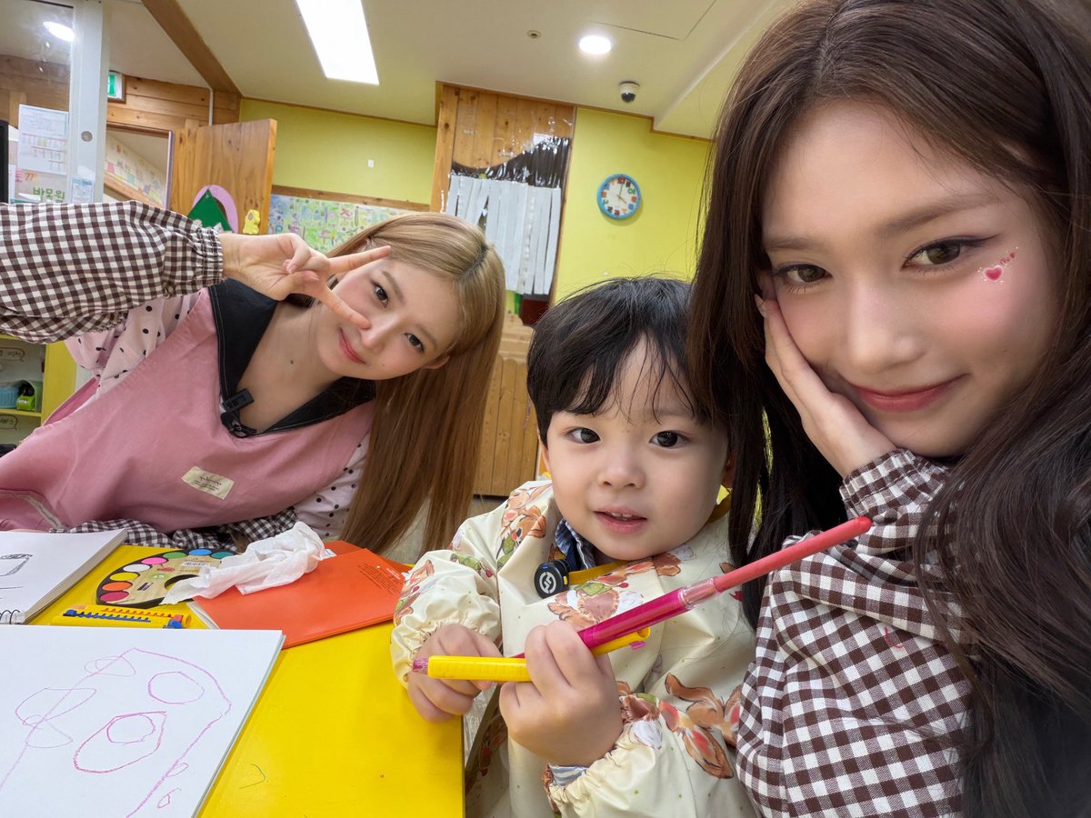 📸 
260227 #콜미베이비 완료 💕

귀여운 이진이와 함께한
아기 떤땡님들의 특별한 하루 🖍️

뱅뱅조아 매일매일 조아
레이이서 조아 🎶

#IVE #아이브 
#REI #레이 
#LEESEO #이서 
#REVIVE_PLUS 
#BANGBANG #IVE_BANGBANG 
#BLACKHOLE #IVE_BLACKHOLE