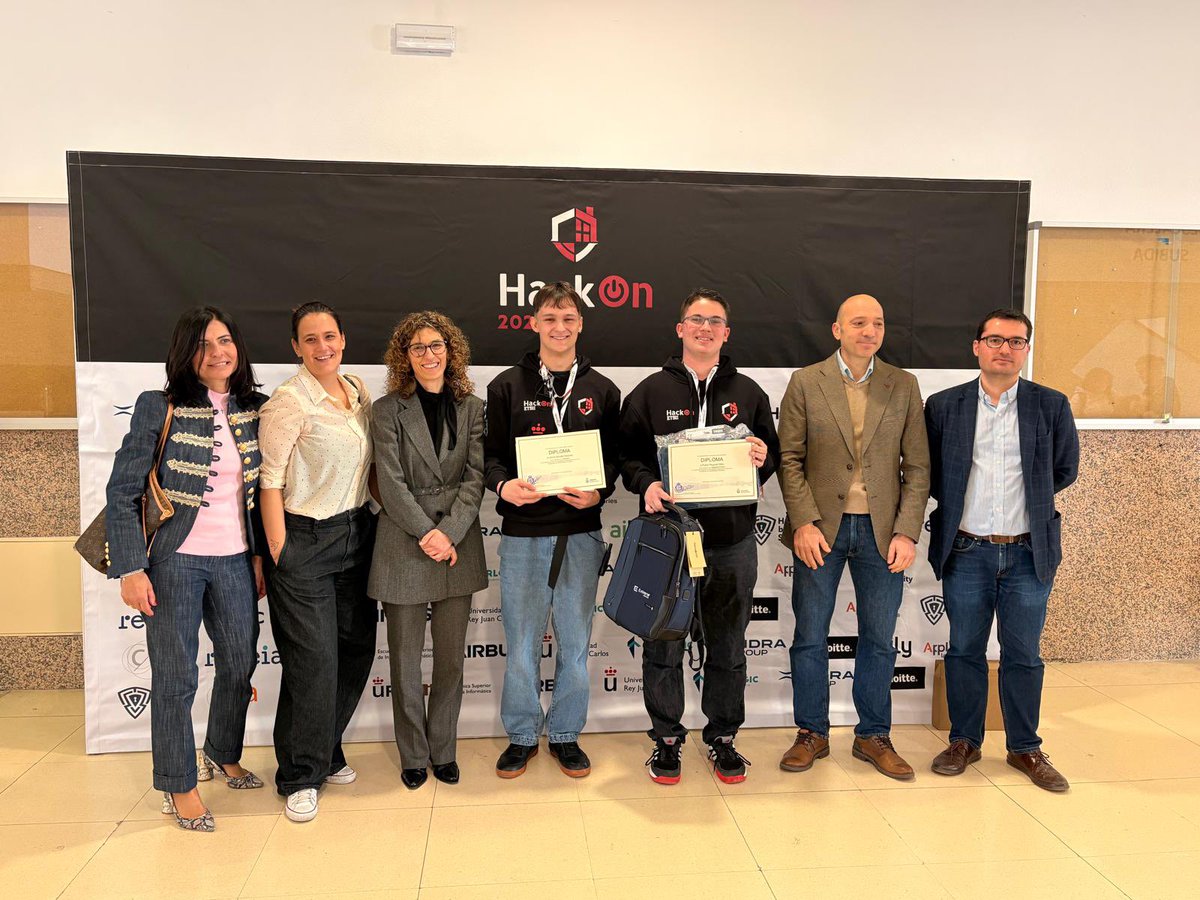 HackOnURJC's tweet photo. ‼️🚨Entrega premios Bug Bounty🚨‼️
Enhorabuena a los ganadores, Jaime Bonafé Macedo y Pablo Picurelli Ortiz!!

 #HackOn2026 https://t.co/XSaJJpJ0dA