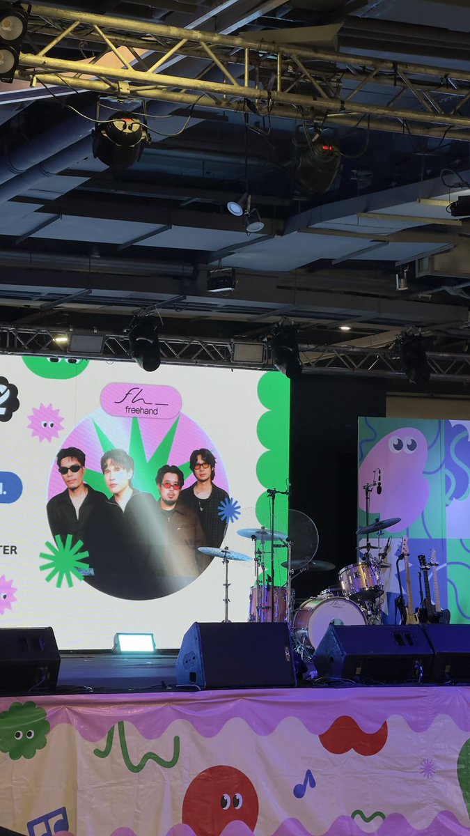 มาตามหาหนุ่มเสื้อแดง 🤭 <a href="/khemfh/">khem</a> 

#freehandband
#BTSSkyVibesSeason2