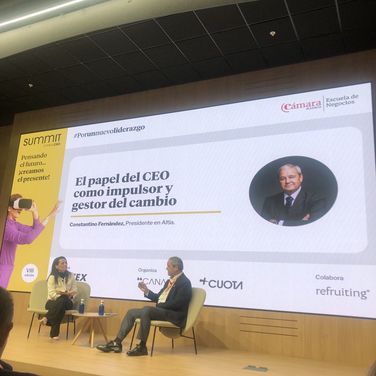 juancarcubeiro's tweet photo. “Hay gente que trabaja con ayudantes, no trabaja en equipo”, Tino Fernández, presidente de ⁦@WeAreAltia⁩ en ⁦@canalceo⁩ #porunnuevoliderazgo https://t.co/2V2Opm4PJA