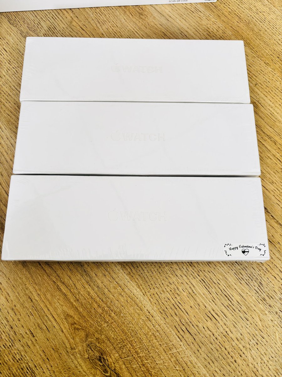 Apple Watches available 
Brandnew ✅✅

APPLE WATCH SERIES 11 42mm 🩶💛..$520 
APPLE WATCH SERIES 11 46mm 🖤…$550 

Free home and office delivery in Harare 
Contact Sales | 0781276509