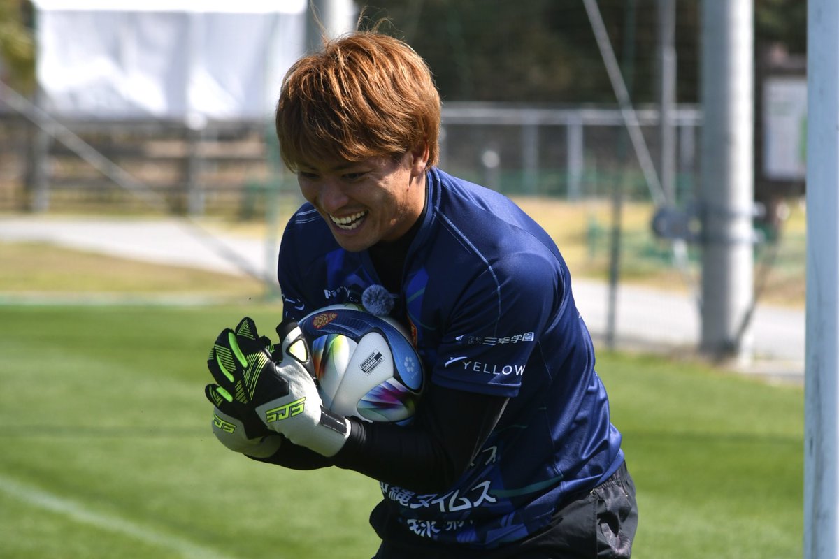 📸｜𝗢𝗙𝗙 𝗦𝗛𝗢𝗧

裏で盛り上げてくれた船橋勇真選手も一緒に
撮影風景オフショット🥳🫶

🗓2/28(土)13:15~
📡RBC琉球放送 #キックオフオキナワ

#FC琉球