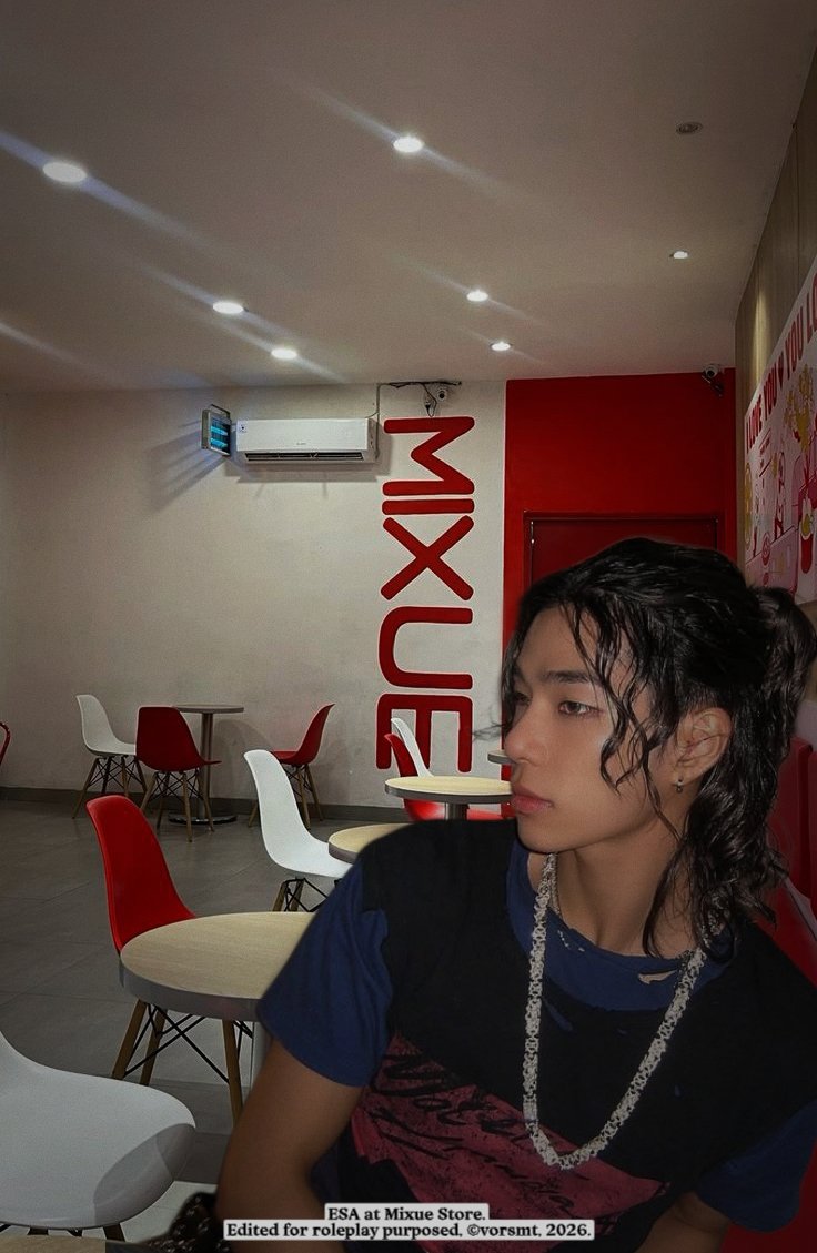 ㅤ
Nemenin bocah sad boy ngabuburit, ekspresinya galau abiesss. Padahal tadi cengengesan pas beli ikan. 
ㅤ