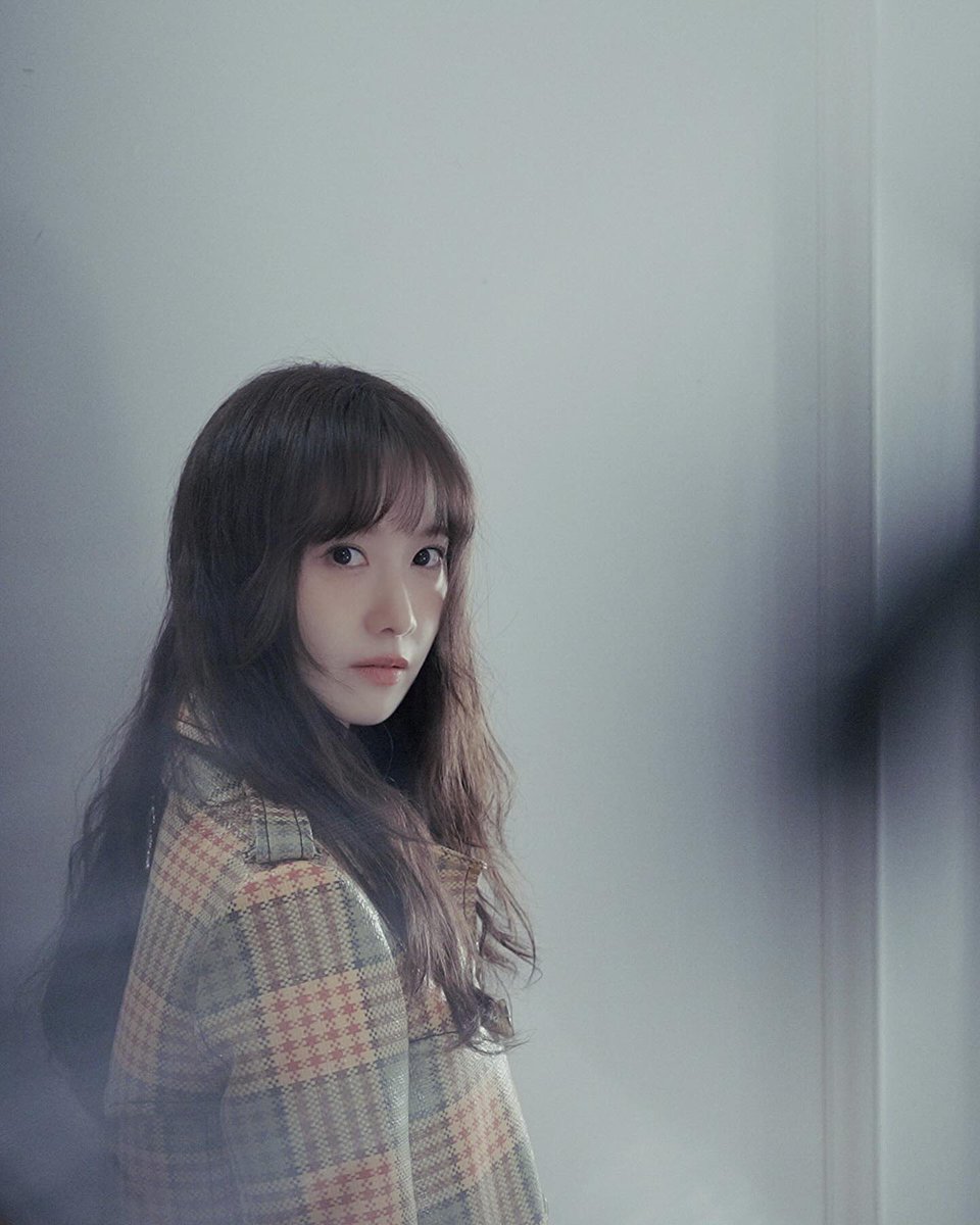SNSD_0805's tweet photo. 윤아랑

@/yoona__lim
@/burberry

윤아와 버버리가 만난 날, 런던은 비가 엄청 내렸어. 근데 그 날의 기억이 너무 선명하고 좋은거야. 아쉬움을 꾹꾹 눌러 담아 편지를 보내. 

https://t.co/uTMSoqdqSE https://t.co/fYZdn4IR5P