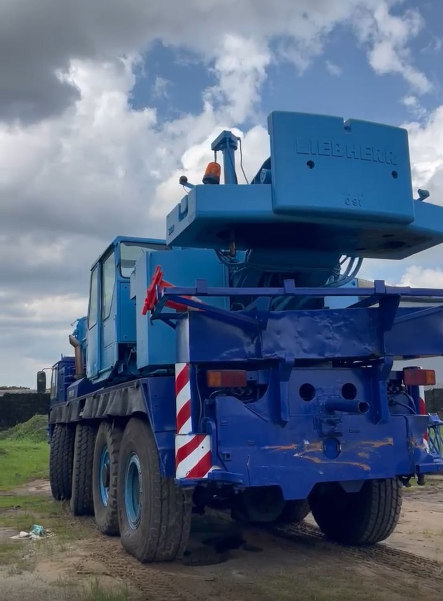 __twenty7_'s tweet image. ‼️80 TON LIEBHERR CRANE – FRESHLY REPAIRED &amp;amp; STRONG!‼️
Long 42m boom 
Perfect condition, everything fixed 
Selling at a hot price: ₦95M only!
Don't miss this beast – it's ready to work today! DM or call. #HeavyMachinery #CraneForSaleNigeria #Liebherr"