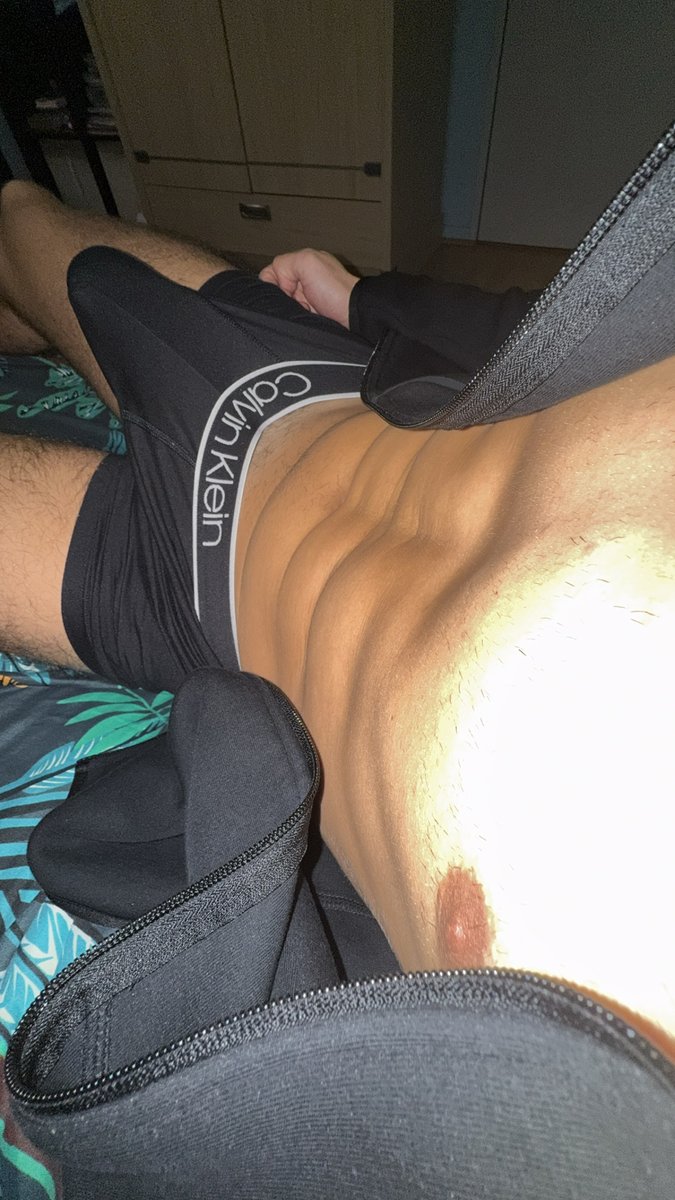 WILLIAMHOTS tweet media