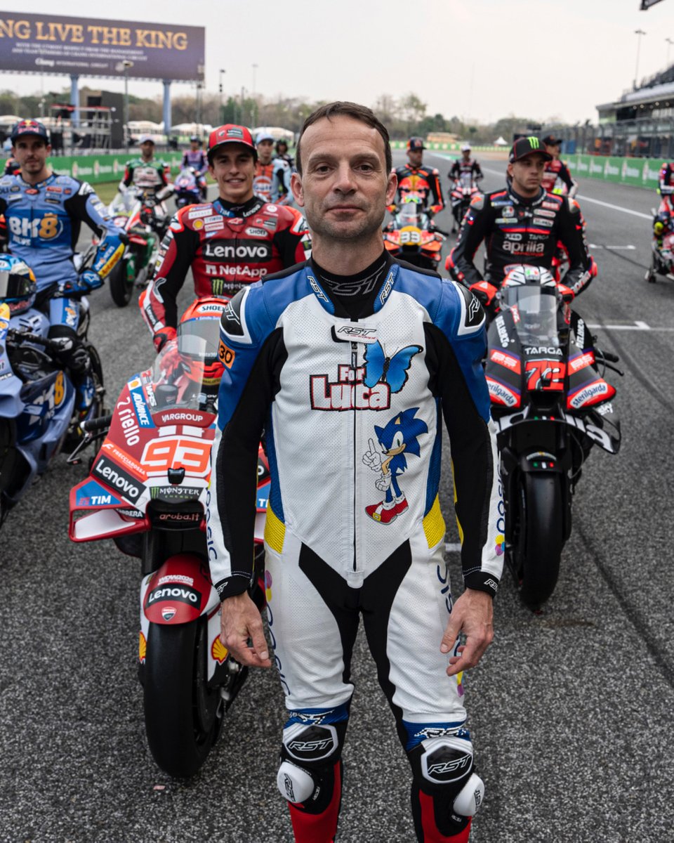 Former MotoGP racer and WorldSBK champion Sylvain Guintoli has revealed the Sonic themed tribute leathers he will wear while running the London Marathon this summer, in memory of his son, Luca, who passed away last year following a battle with cancer 🙏💙

The 43-year-old will be