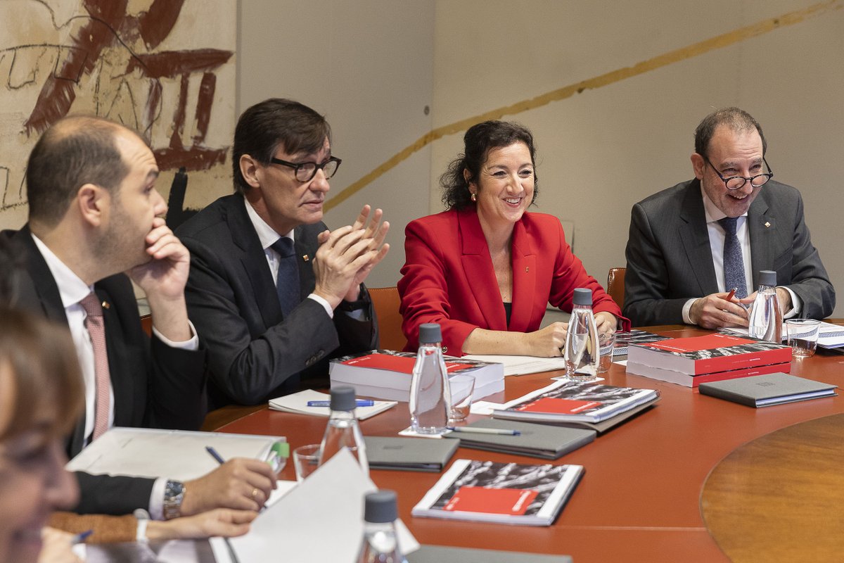 aliciarll's tweet photo. El Govern hem aprovat els pressupostos per al 2026, el pressupost més ambiciós i amb un import rècord que hem d'aprofitar: 49.162 M€.

Catalunya necessita aquests recursos per a reforçar els serveis públics, generar prosperitat i afrontar els reptes de país. https://t.co/6mFLq9xS5A