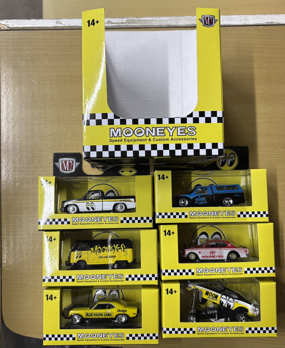 metokibase's tweet photo. 本日も商品の紹介です♪
MOONEYES
ダイキャストカー
かなりの台数が入荷です💦
 気になる商品ありますかー？
6台Setで購入してくれる方、もれなく
箱
も付きます(*≧▽≦)
￥2200～
明日は10時OPEN‼️
宜しくどーぞ
#アメリカン雑貨
#metokibase https://t.co/AB9wd9kgGJ