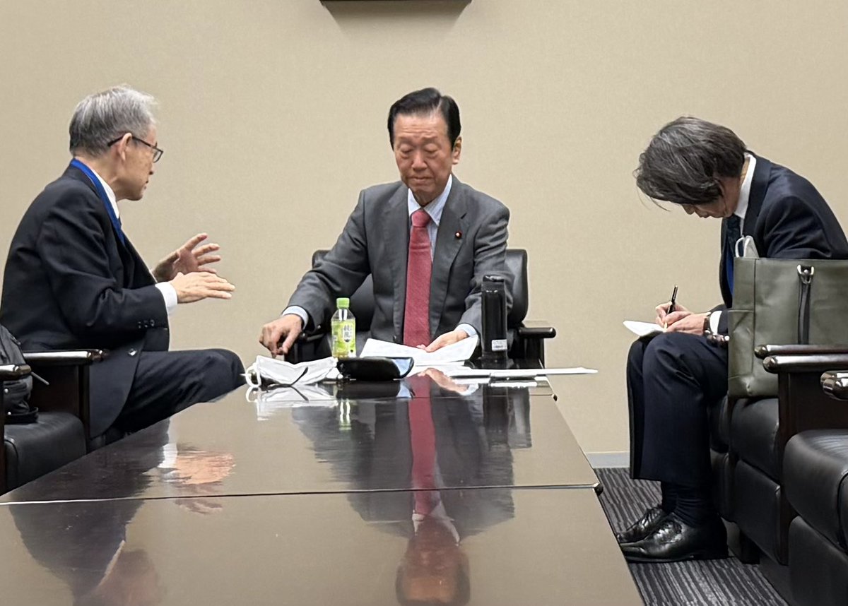 tomotaro_japan's tweet photo. 小沢一郎さん
めちゃくちゃ忙しき毎日🏃‍♂️
若い政治家達の再建を手伝いながら会議や面会そして様々な取材対応🎤
こちらが落ち着いたら地元にも帰らねばならない🚅
しばらくは目の回る日々が続くようだ💁‍♂️
常に国民の生活が第一の政治を目指しながら🌈🎈 https://t.co/ZeuApn8qSZ