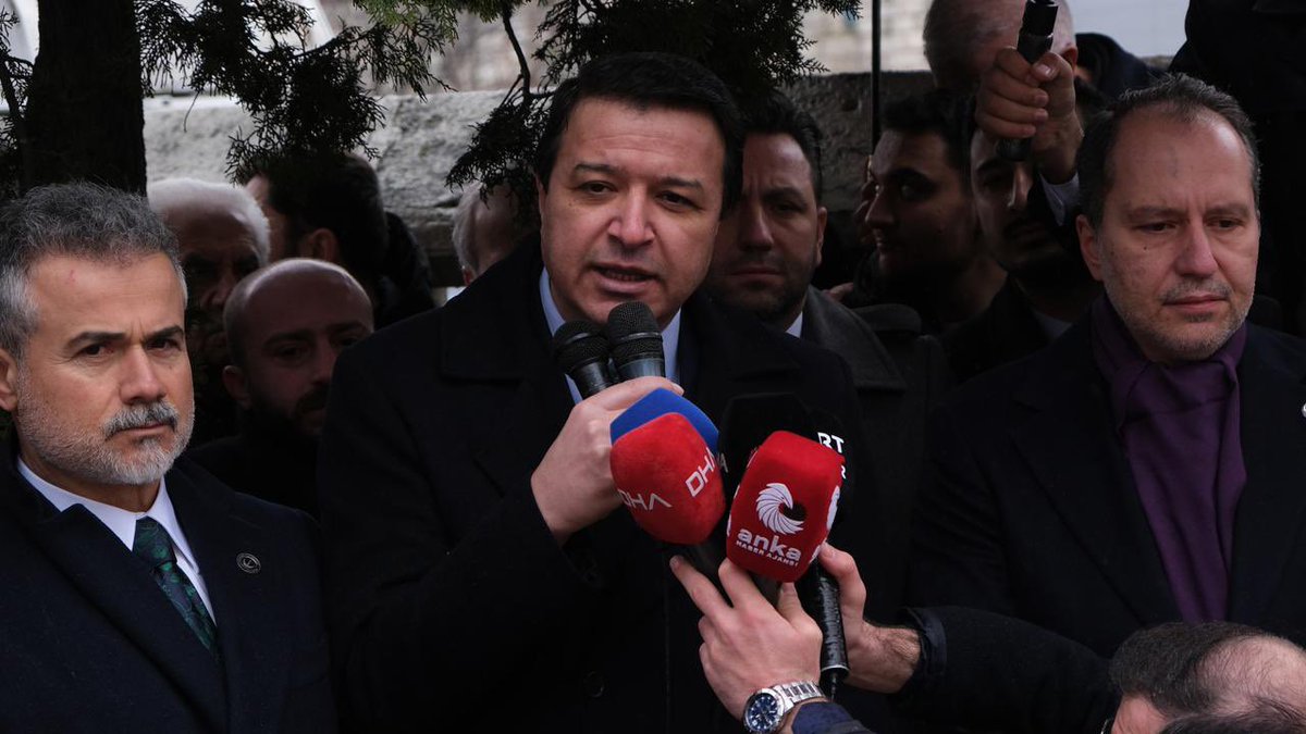 Genel Başkanımız Mahmut Arıkan, Yeniden Refah Partisi Genel Başkanı Fatih Erbakan ile birlikte merhum Genel Başkanımız Prof. Dr. Necmettin Erbakan Hocamızın kabrini ziyaret etti.