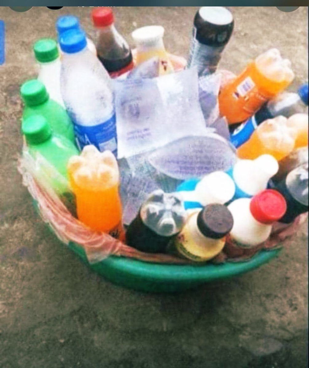 the_faneonline's tweet photo. I don start another business ooo, since una don decide say una no wan change phone again 🌚 https://t.co/c2ciLdRUre