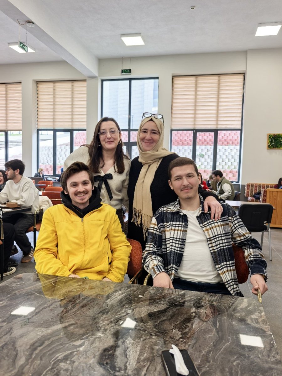 Seviyorum insanların azını, hayvanların çoğunu, çiçeklerin hepsini...
#Cuma 
<a href="/tugcebayraktar6/">Tuğçe Bayrakdar</a> <a href="/EmirOktay19/">Emir Oktay</a>