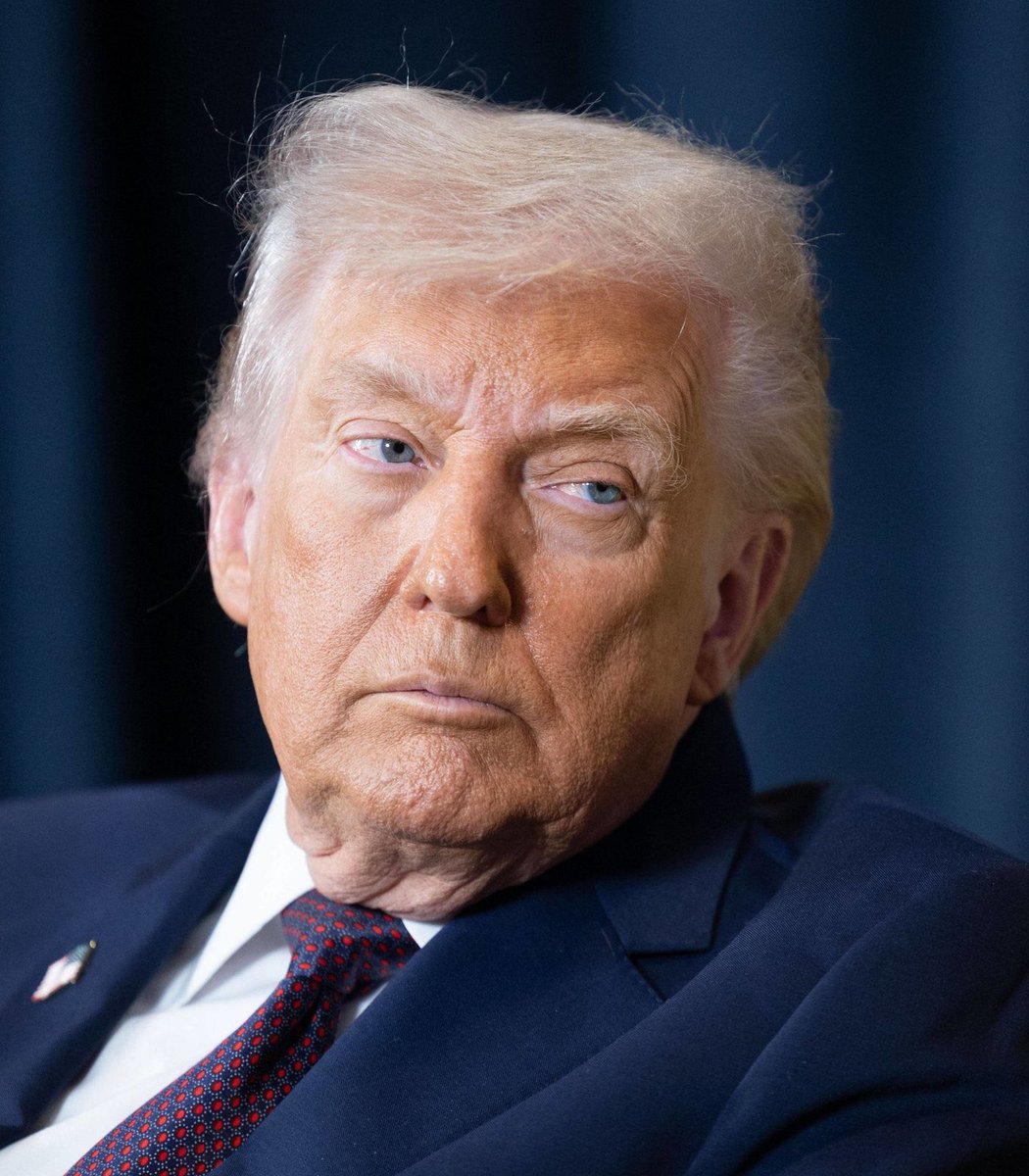 AppirikusP's tweet photo. Donald Trump has threatened to deport actor Robert De Niro after he said kicking Trump out of office was necessary.

"We’ve got to get rid of [Trump]. He’s going to ruin the country. People have to mobilize now." https://t.co/oh5eWefAds