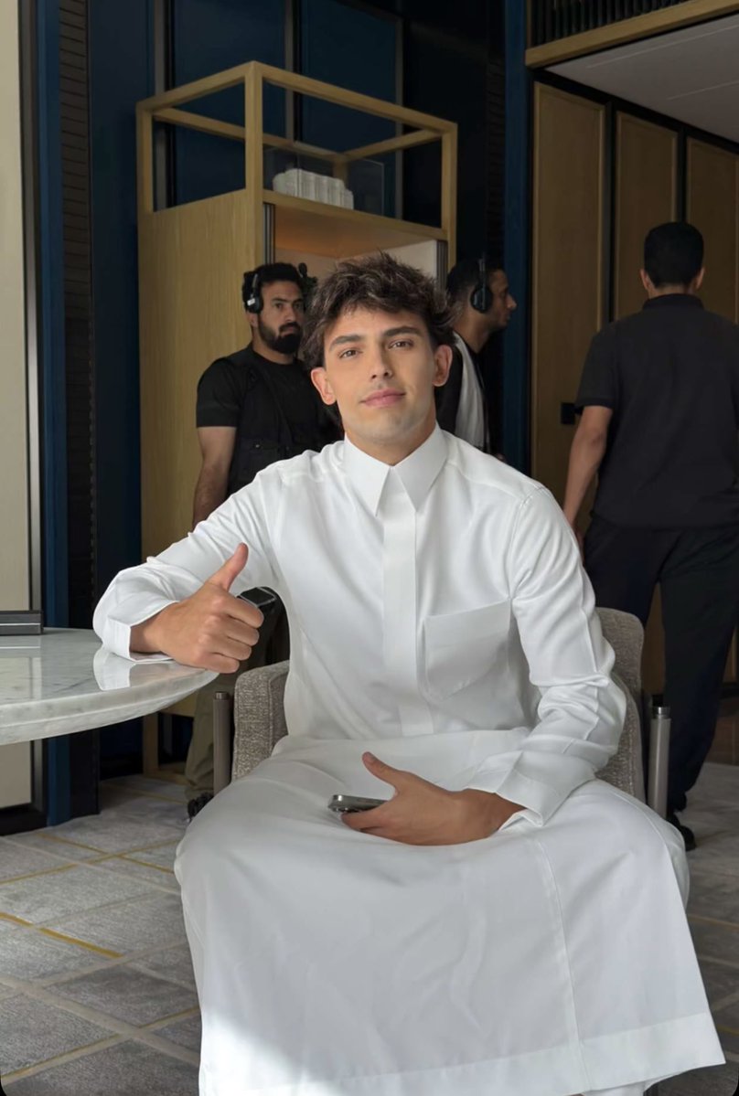 🚨🚨🚨🚨||

جواو فيليكس يرتدي الثوب السعودي ويعلق : أفضل زي 😍😍😍💛💛💛