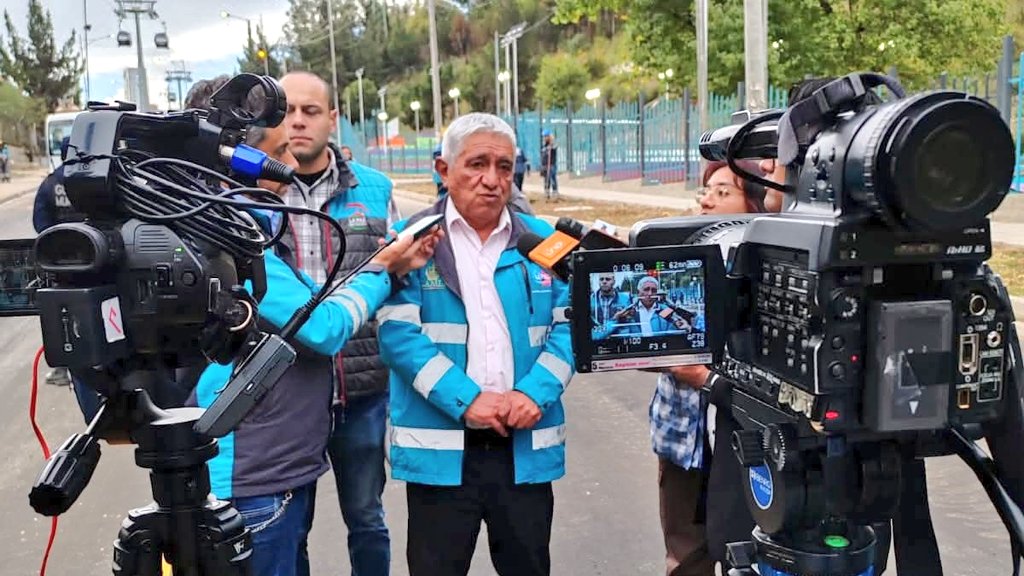 SMIPLaPaz's tweet photo. #LaPaz| Roban 600 metros de cable eléctrico en la avenida del Poeta a poco de su habilitación.
AQUÍ DETALLES 👉: https://t.co/CmumMLAJ0s

#DeLaTormentaALaEsperanza
@ivanariasduran #AvDelPoeta #Emergencias 
@LaPazAlcaldia @SMRGV_GAMLP
@SMIPLaPaz https://t.co/TVF4SktB6z