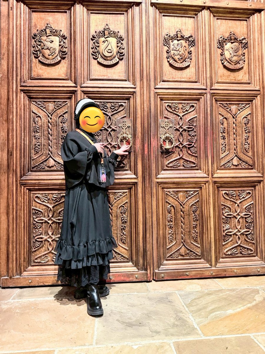 本当はローブを用意したかったけど、手持ちで魔法使いっぽく🧙 帽子