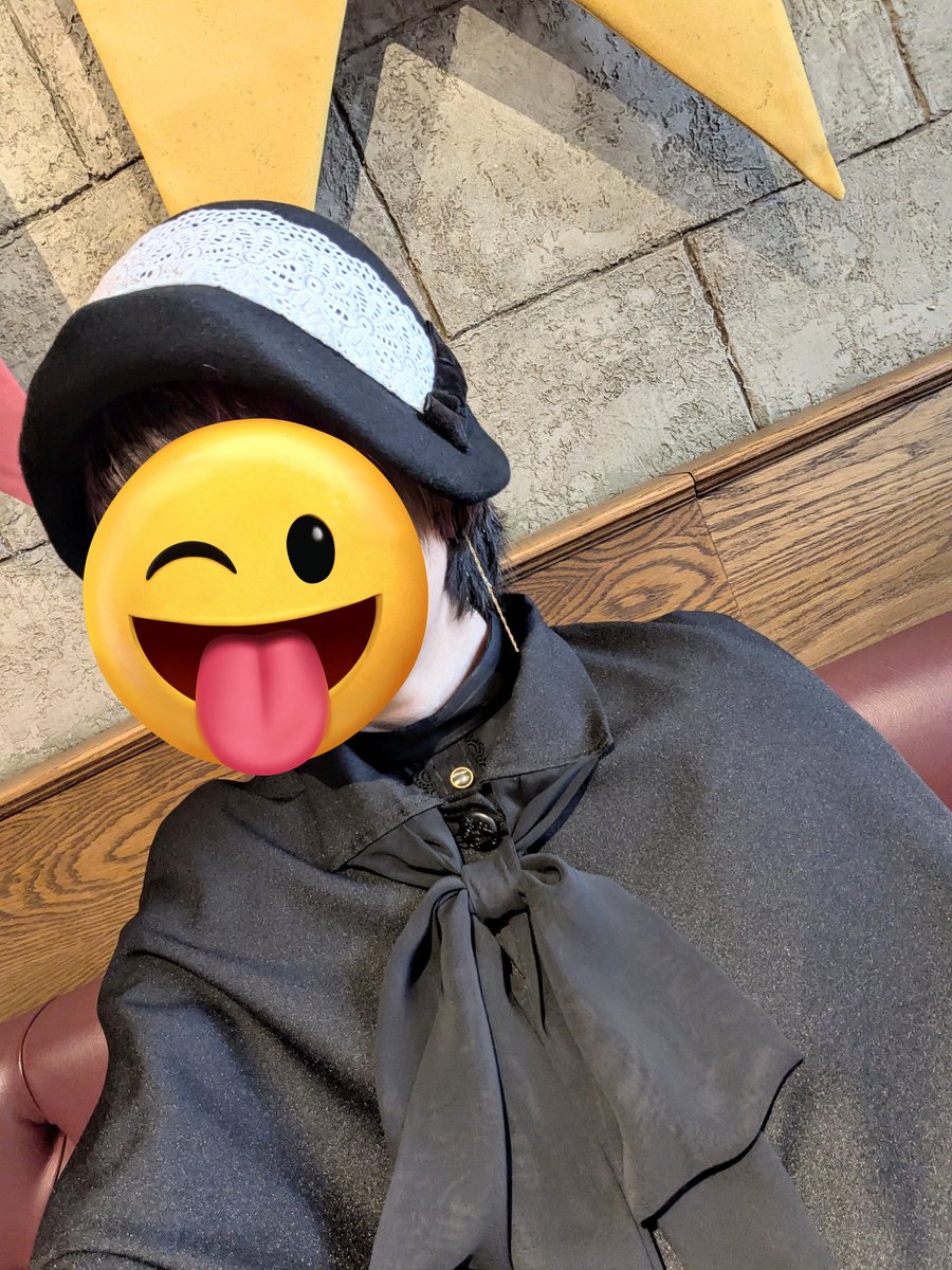 本当はローブを用意したかったけど、手持ちで魔法使いっぽく🧙 帽子