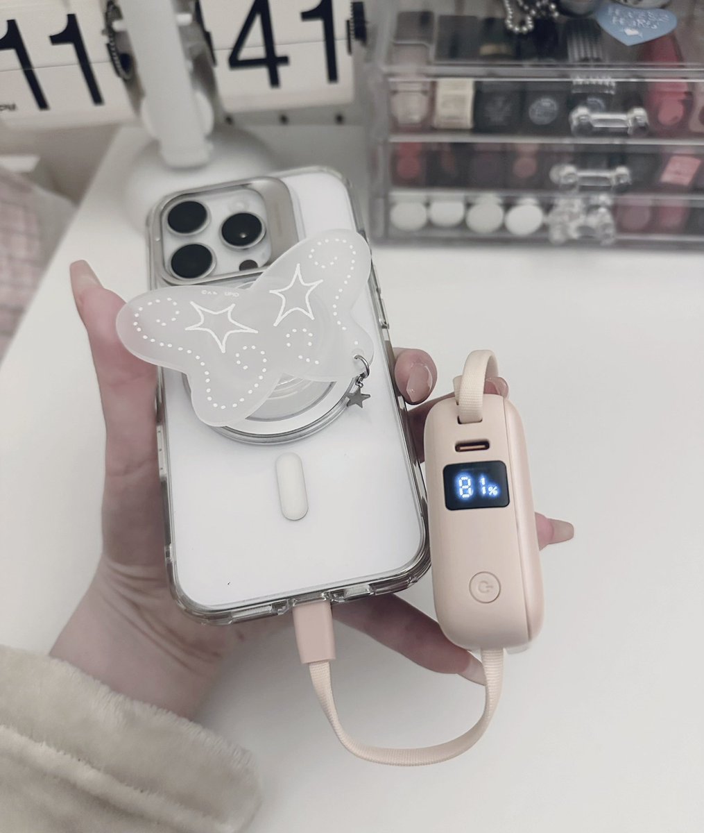 ______hnjs's tweet photo. ／

ツイートをフォロー＆リツイートでvinkoモバイルバッテリーが当たるチャンス！

＼

Type-C/Lightningケーブル付属で折れにくい設計🤍PSE・3C認証取得済み🔋

今すぐキャンペーンに参加して、インフルエンサー御用達のアイテムを手に入れよう𛰙᭜𖫴𖫰𖫱𖫳𖫲𖫲𖫳𖫴𖫰𖫱꛰ ᭜𖫴𖫰𖫱𖫳𖫲𖫲𖫳𖫴𖫰𖫱꛰ಣ https://t.co/g2ZpCnlB9B