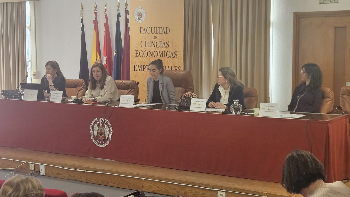 FecomaMadrid's tweet image. 🟣 Mesa redonda | Liderazgo femenino en el gobierno de la #EconomíaSocial
Desde el ámbito académico, Josefina Fernández, @unicomplutense; María Bastida, Univ. Santiago; Elia García, @ujaen y Belén Castro @urjca portan análisis y propuestas. 
Moderada Sonia Martín #UCM.
@EESCOOP