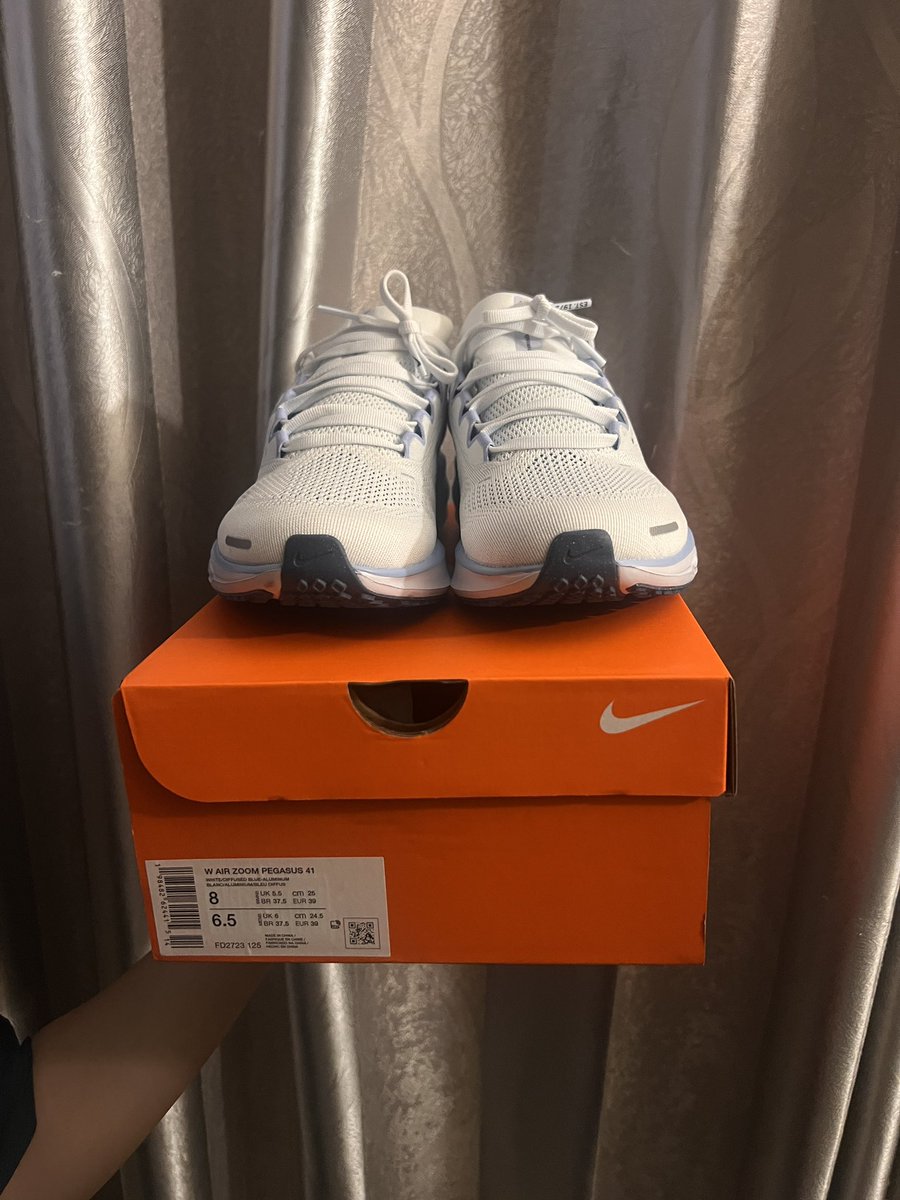lpzkh7's tweet photo. ส่งต่อรองเท้า Nike Pegasus 41 สีฟ้าอ่อน

Size : 8 W/ 6.5 M ใส่2ครั้งบนเครื่องลู่วิ่ง 
มีกล่องครบ พอดีใส่แล้วแน่นไปหน่อยค่ะ ขอดูรูปพต เดมได้เลยค่า

Price : 2750.- รวมส่ง🚚
 #ส่งต่อรองเท้ามือสอง #ส่งต่อรองเท้าวิ่ง #รองเท้าวิ่ง #ส่งต่อเสื้อผ้ามือ2 #วิ่ง #Nike https://t.co/kBXGwQmwmw