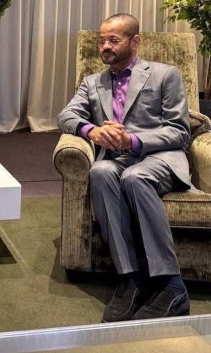 KhabarCheh's tweet photo. کثافت بزنه به وجود ج.ا که یه همچنین بوزینه‌ای شده میانجی برای بقات!
#فلاکت_دیکتاتور
#انقلاب_شیروخورشید
#KingRezaPahlavi‌ https://t.co/6kBCaWdH7V