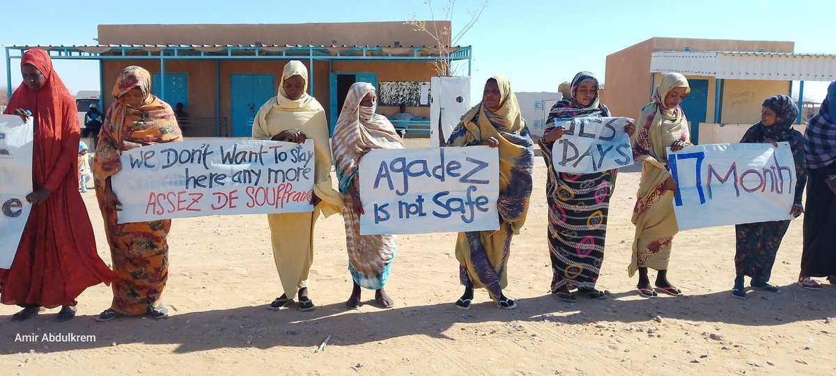 AbdulHalim71671's tweet photo. 📜 ((  523  )) Days 
This is the voice of women of Agadez humanitarian center in (( Niger ))
We are refugees at Agadez humanitarian center 
It is almost 523 days since the start of the peaceful protest.. demanding a dignified life..
Please help US...
#PleaseHelpUs
@UNHumanRights https://t.co/A0IR6Pjk6h