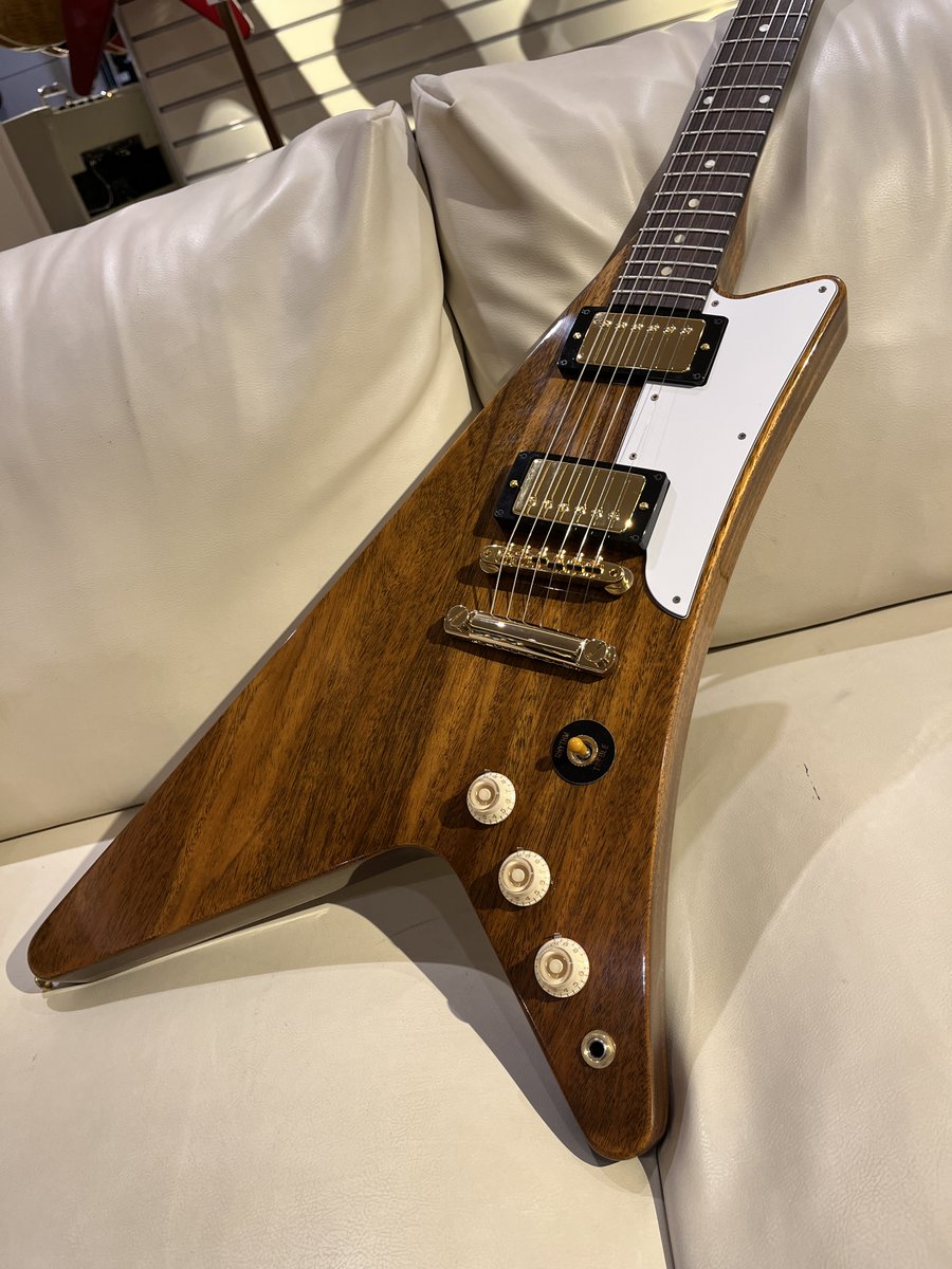 mikiame's tweet image. 【Gibsonフロア今日のチラ見せ👀】

こ、こいつは、、、！？

商品ページ👇
mikigakki.com/shop/g/gAME457…

#customshop #Modern #Gibson #エレキギター #amemura