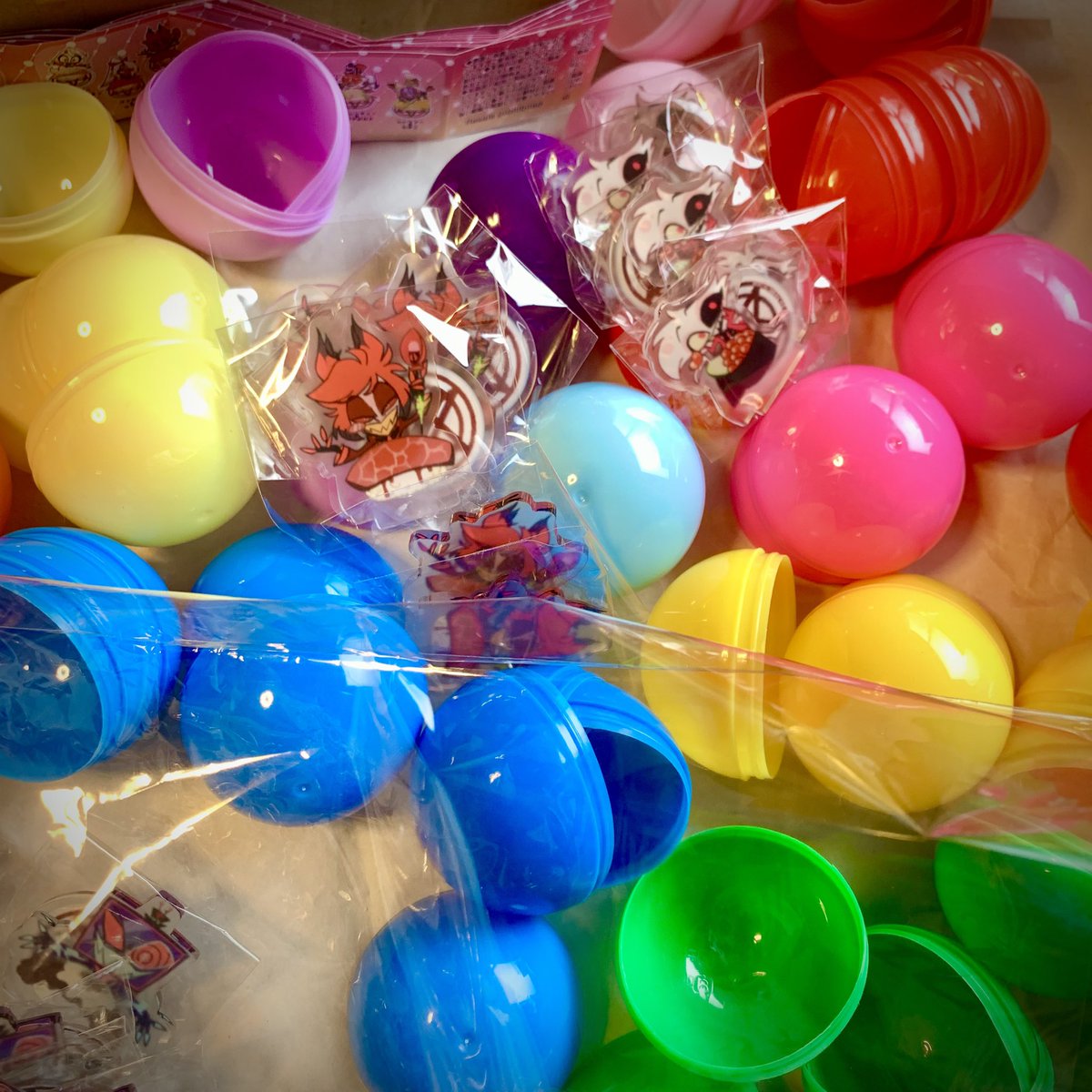 お寿司アクスタ🍣明日20時にBOOTHにこちらの商品追加します✨緩衝材代わりにカプセルに入れてお届けします！当初のデザインから加筆修正しました。
kirikizum.booth.pm