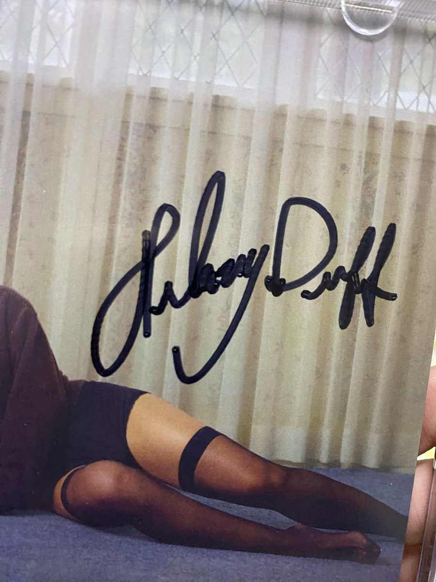 jmtayofficial's tweet photo. Can anyone tell if my @HilaryDuff signed album is real or autopen? #HilaryDuff https://t.co/B7eNyZFQbh