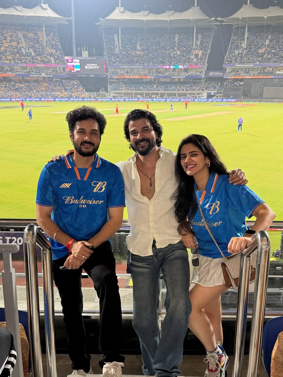 ChennaiTimesTOI's tweet image. #BiggBossTamil fame #VishnuVIshal, #Soundariya &amp;amp; #Rayan at Chepauk last evening enjoying the #INDvsZIM #T20WorldCup2026 match!