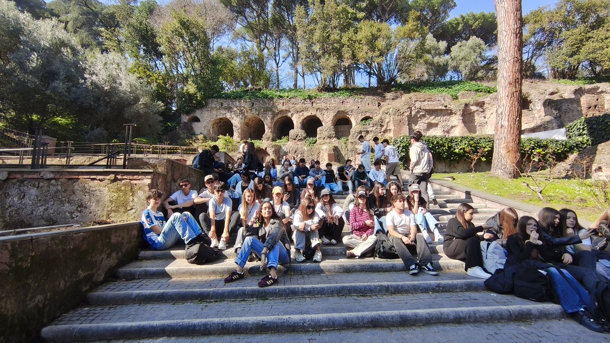 ColeViajero's tweet photo. Después del intenso día de ayer, hoy nos toca bajar el ritmo. Esta os pensando ya en la despedida de Roma.
#Roma26RA https://t.co/vT0aYUErFm