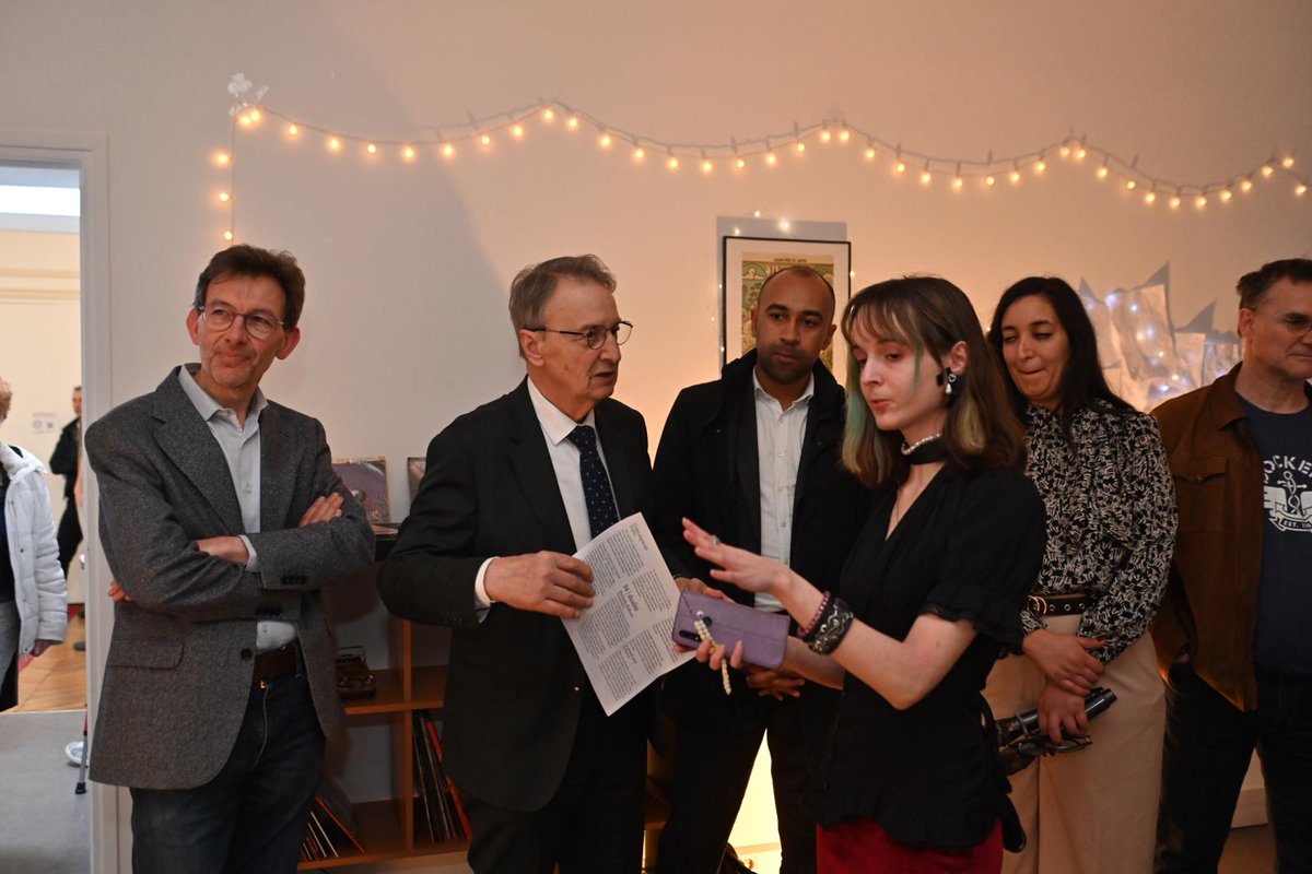 J’ai eu le plaisir d’inaugurer hier soir le nouveau campus de Virtual Factory à Clichy 🎬🎮
École d’arts, de jeu vidéo et d’audiovisuel, elle forme les talents de demain des industries créatives et numériques.
Une nouvelle étape pour renforcer l’offre de formation🚀
#clichy