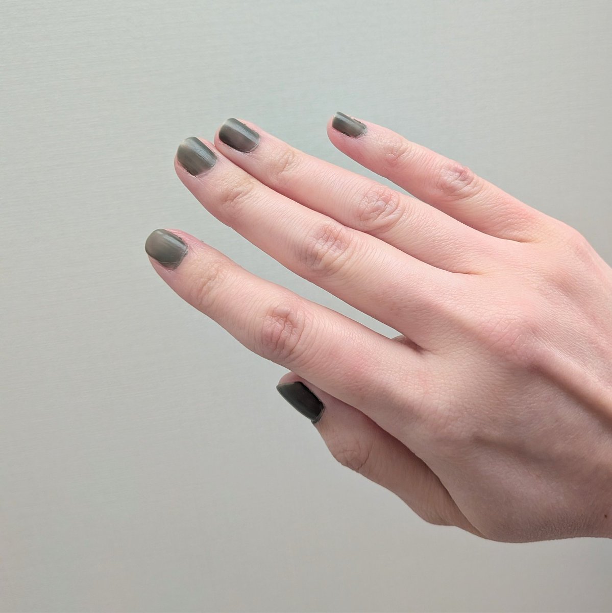 最近、週末だけ爪を塗っている
特に変な色で塗るのが楽しい
ムラがあっても、はみ出しても気にしない
週末楽しむだけだし〜