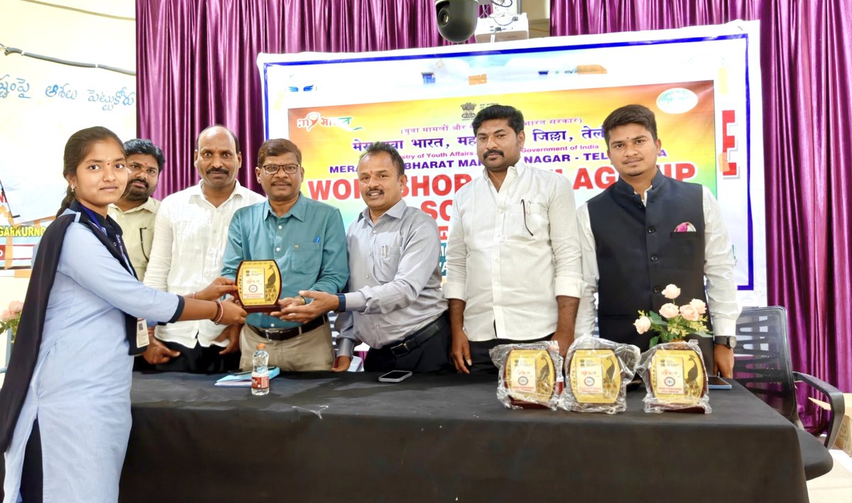 Shiva_kumarG5's tweet photo. Conducted Awareness Workshop Program on Flagship Schemes Schemes By Swamivivekananda Seva Brundam &amp; MY Bharat At Government model degree college - Kalwakurthy 
#FlagshipSchemesawareness #Mybharat #Swamivivekanandasevabrundam #YouthEmpowerment https://t.co/IbLvU0AnLf