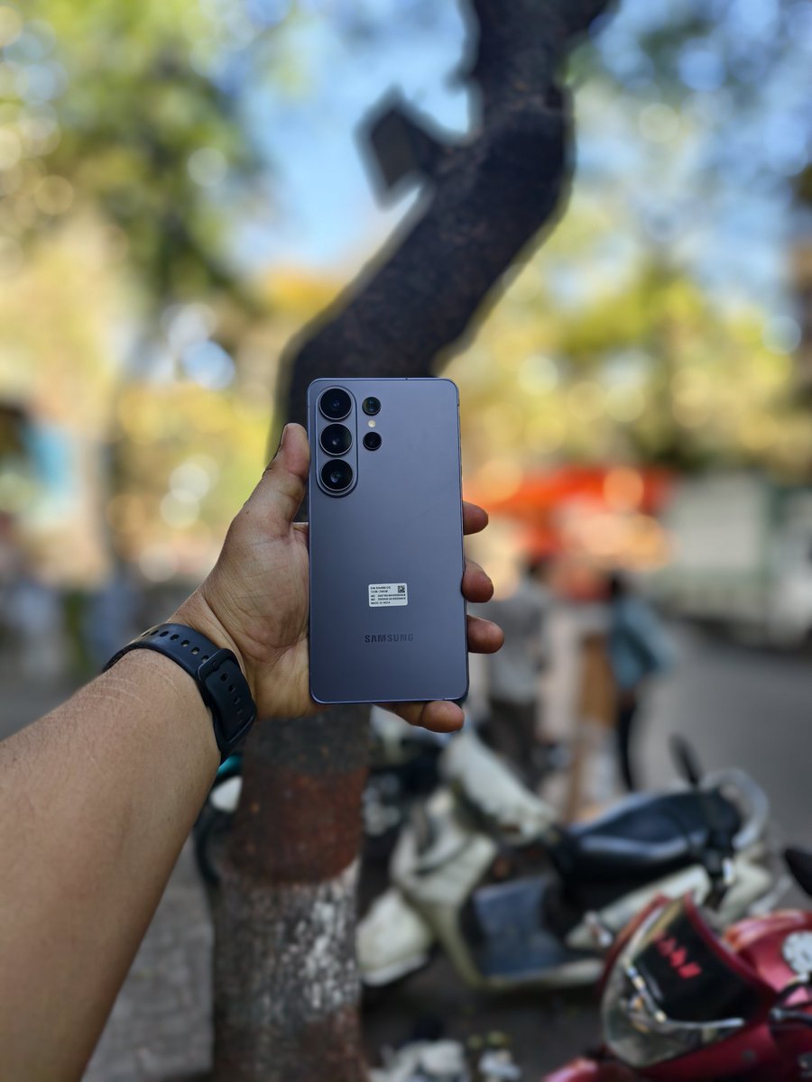 techitdown's tweet photo. Samsung S26 &amp; Samsung S26 Ultra Launched 🔥 

Looks Amazing, Feels Great....

Let's see how much more it adds to it's predecessor

#samsung #samsungs26series #techitdown https://t.co/KGAbisCXQR