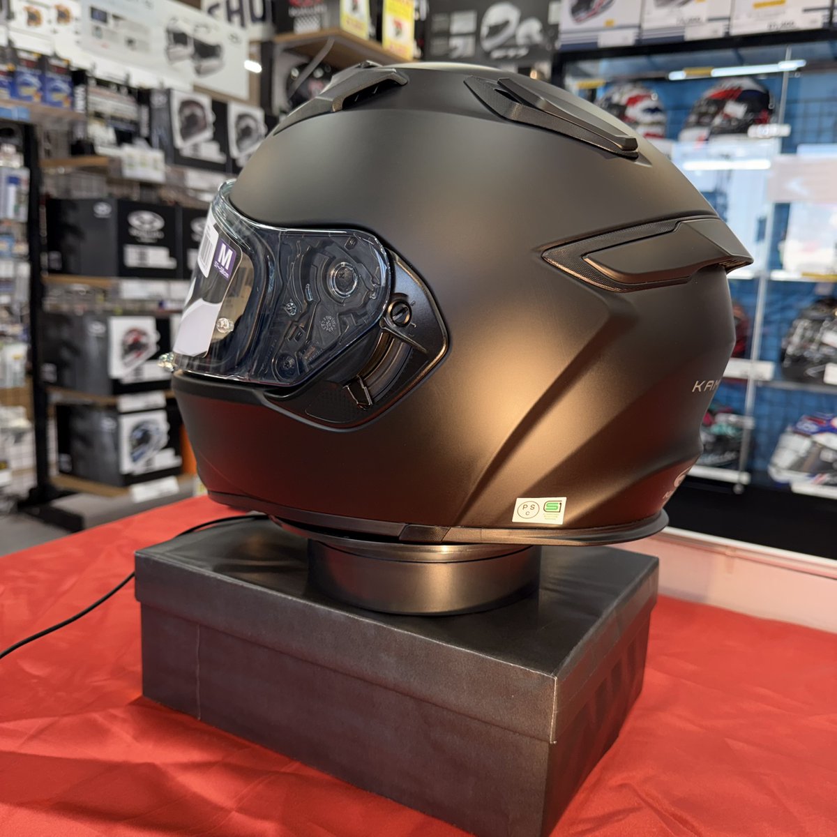 naps_tokai's tweet image. #ナップス名古屋南店 です💁🏻‍♀️

🌸春準備！おすすめ商品 第1弾🌸

#OGKKabuto の最新モデル #KAMUI5 ✨

このモデルはひとことで言うと・・・
【涼しさ・便利・快適】を全部つめ込んだ夢のヘルメット😋

サイズフィッティングも無料で承りしてますので、
お気軽にスタッフへご相談くださいませ😎💕