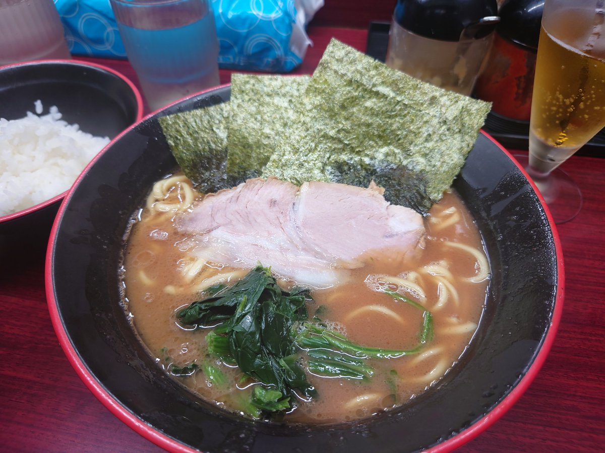 prprettycat00's tweet photo. ＃大泉学園
家系ラーメン紫極へ
5年前に１人１杯食べれないならとお断りされたお店。さぞかし美味しのかと期待してたのに、私に合わなかった
。旦那様が2杯食べてくれましたー https://t.co/FrY7ABVWx9