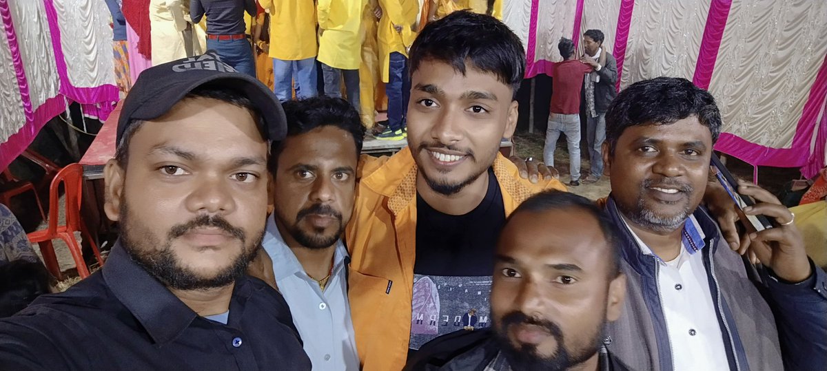 BguVivekkumar's tweet photo. खुशियों के इस सुनहरे पल में – हल्दी रस्म में शामिल हुए – साहूवंशी विवेक साहू 💛✨
#HaldiCeremony #WeddingVibes #SahuvanshiVivekSahu #HaldiLook #FamilyFunction https://t.co/TsbIaHs6sI