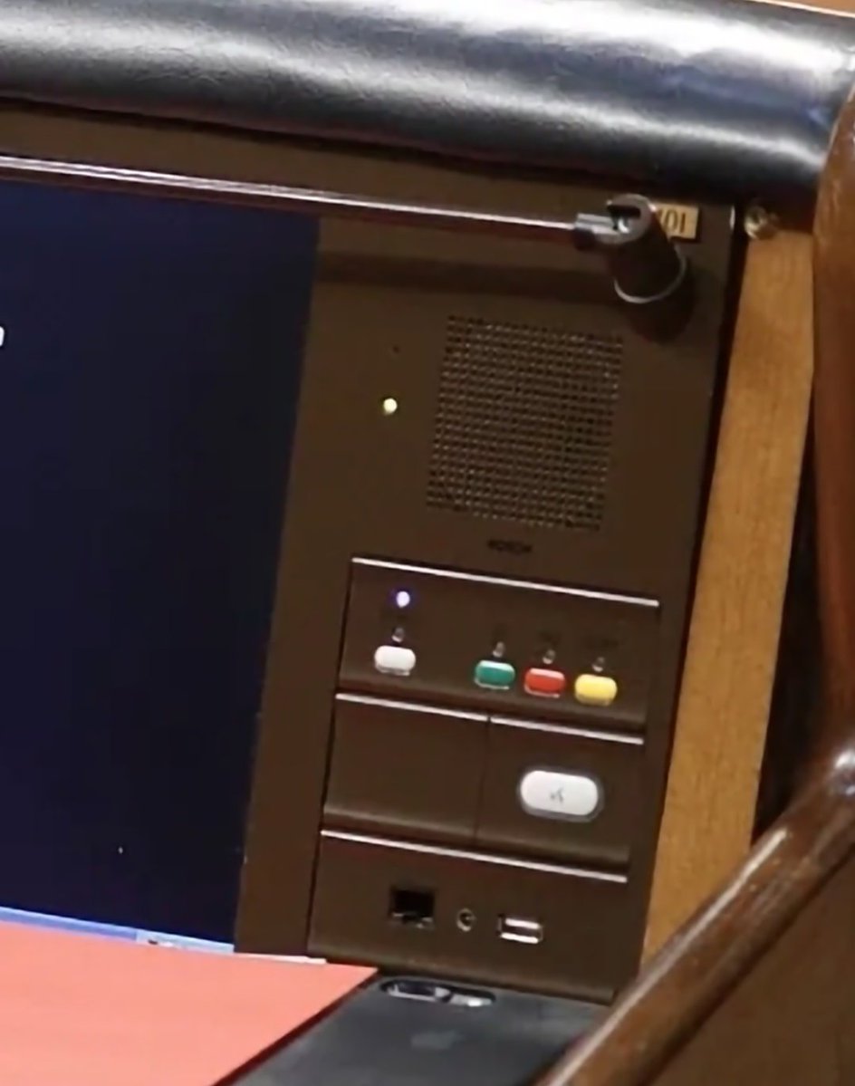 Cada dia se lo ponen MAS DIFICIL a <a href="/mjmonteroc/">María Jesús Montero</a> del <a href="/PSOE/">PSOE</a> 
VERDE = Si
ROJO = No
AMARILLO = Abstención