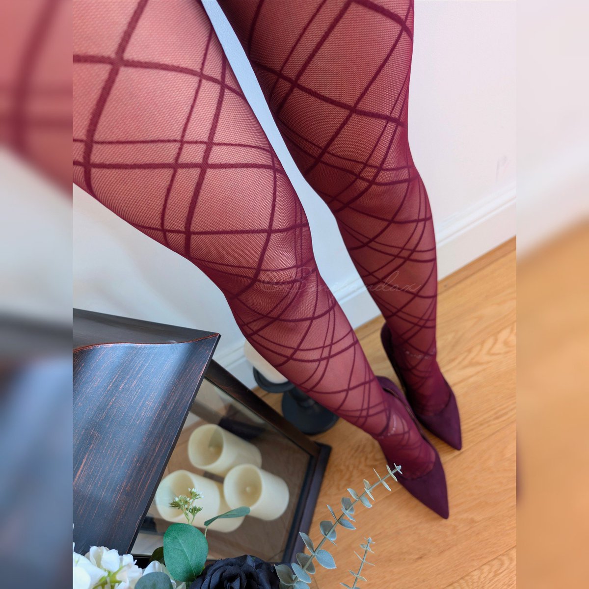 Soni_Pandax's tweet photo. 👉🏼Hosiery Of The Day:: Calzedonia Diamond Mesh Net Tights

PU skirts and diamond mesh tights are a vibe this Friyay! I'm feeling a little blah and needed a chic yet slightly 😉 outfit to lift me up ❤️

•Colour: Burgundy 
•Size: S/M
•Denier: 30
•Materials: 87% Polyamide, 2% Cotton & 11% Elastane

#SoniPanda #TeamTights #TeamSoniPanda #Rajstopy #Pantyhose #Collant #Tights #Hosiery #Promo #TightsReviewer #HosieryBlogger #HosieryReviewer