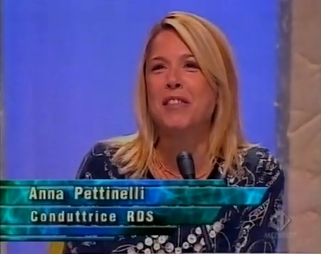 alessiouchihax's tweet photo. Vi sblocco un ricordo
Anna Pettinelli e un giovane Rudy Zerbi (sempre uguale da allora!) tra i giurati del reality show canoro condotto da Miguel Bosè "Operazione Trionfo" (Italia 1, 2002)
#AscoltiTv #CosediTv #Vintage #Mediaset #anni2000 #Sanremo2026 #amici24 #amici25 https://t.co/KY35nW6x1O