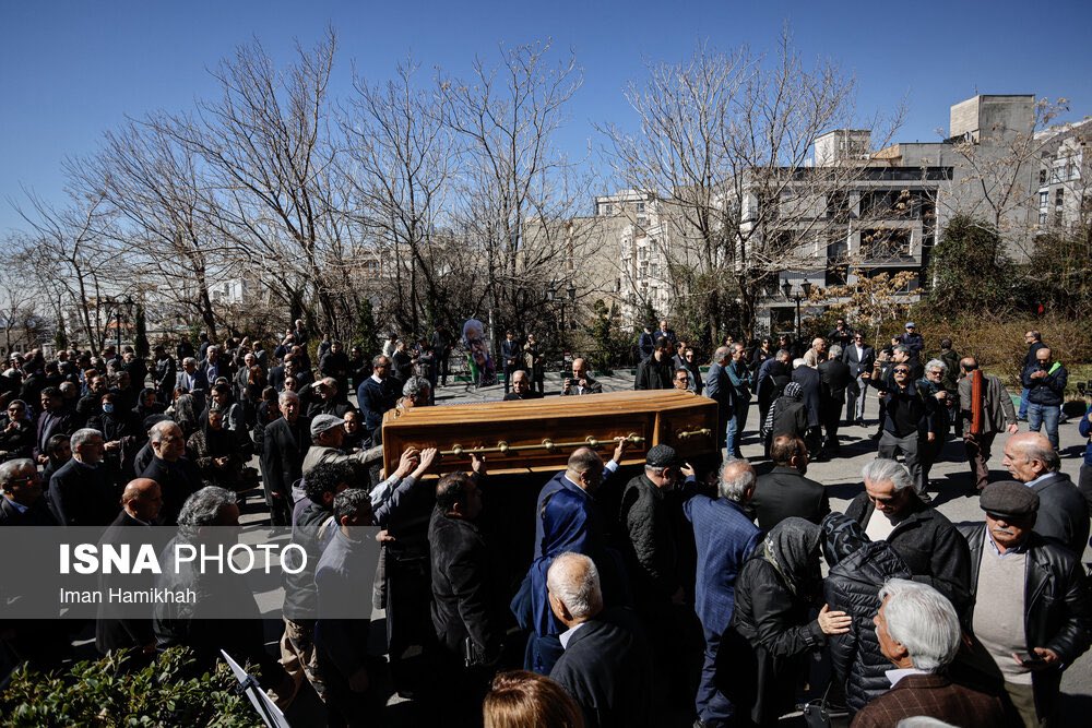 Im@n.h@mikhah tweet media