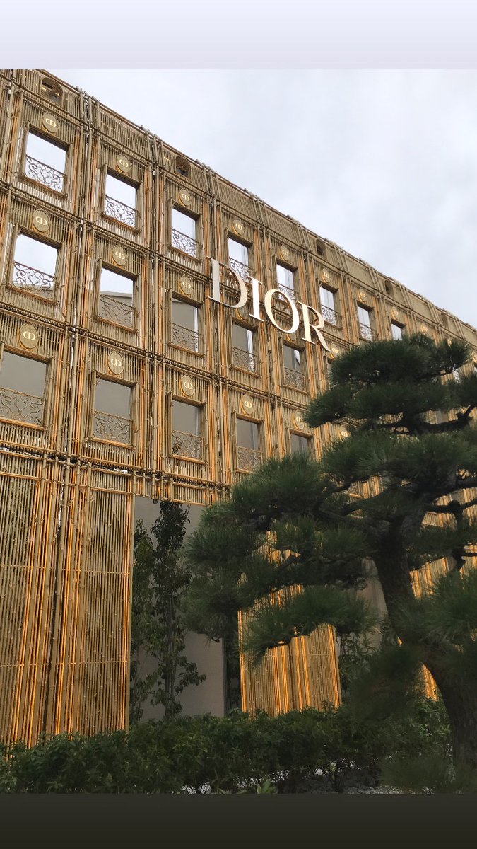 isonyan__'s tweet photo. 📍カフェ ディオール by アンヌ=ソフィー・ピック バンブー パビリオン
代官山にお渡し会ぶりに行ってきた🤍限定のケーキもカフェの中もキラキラで異世界🌍びっくりした🥹✨かわいい空間だったなぁ〜、、♡♡
#Dior #DiorCAFE
#DiorBambooPavilion https://t.co/o3KsQD4iEC